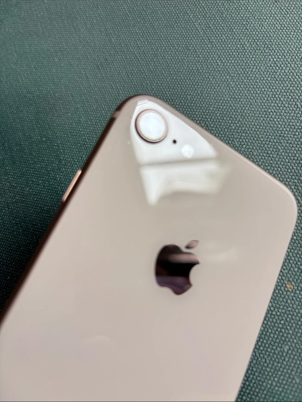 Apple iPhone 8 Rose Gold ****FOR PARTS ONLY****